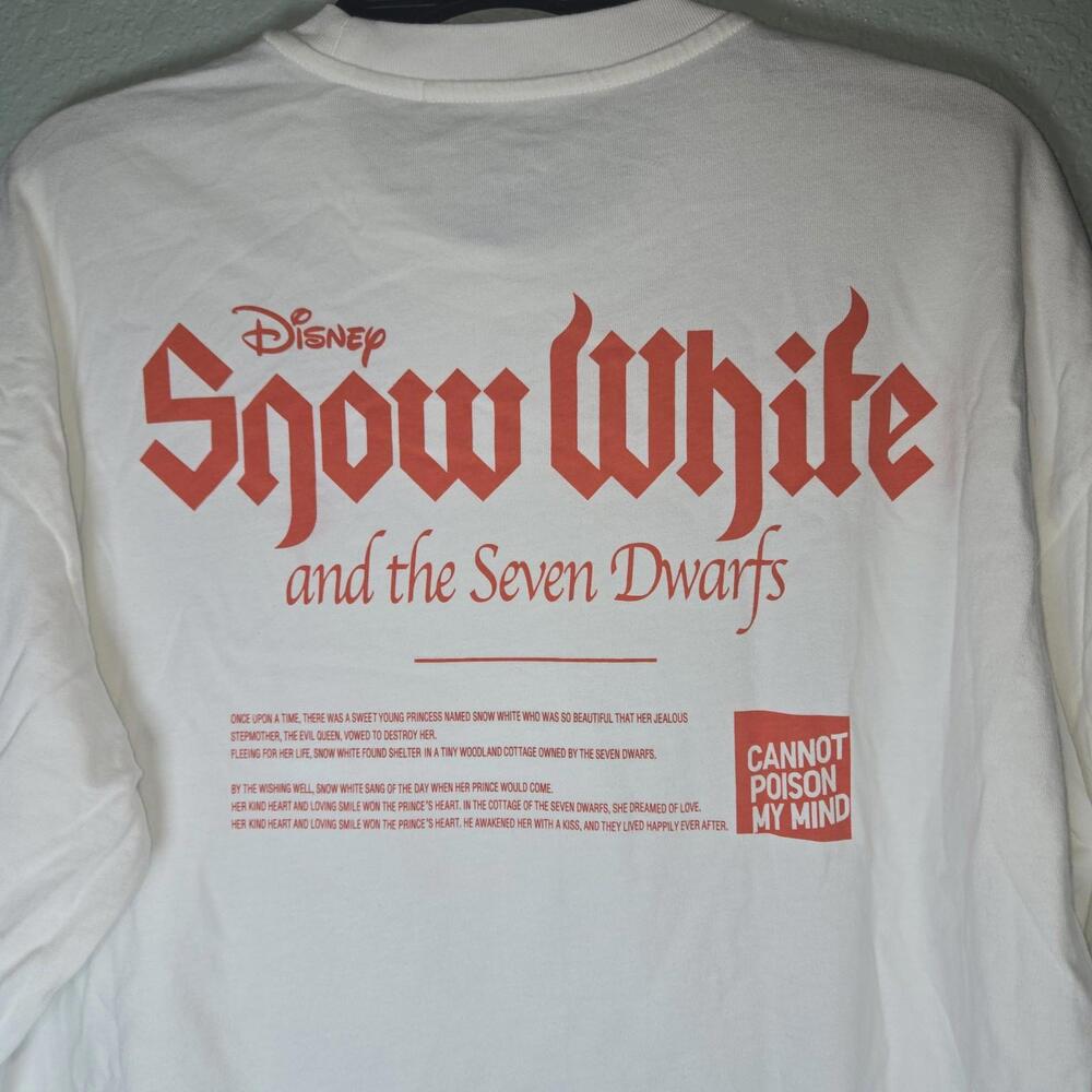 NWT UNIQLO Disney Princess And Villains Snow White Seven Dwarfs White Shirt Sz M - Picture 6 of 9
